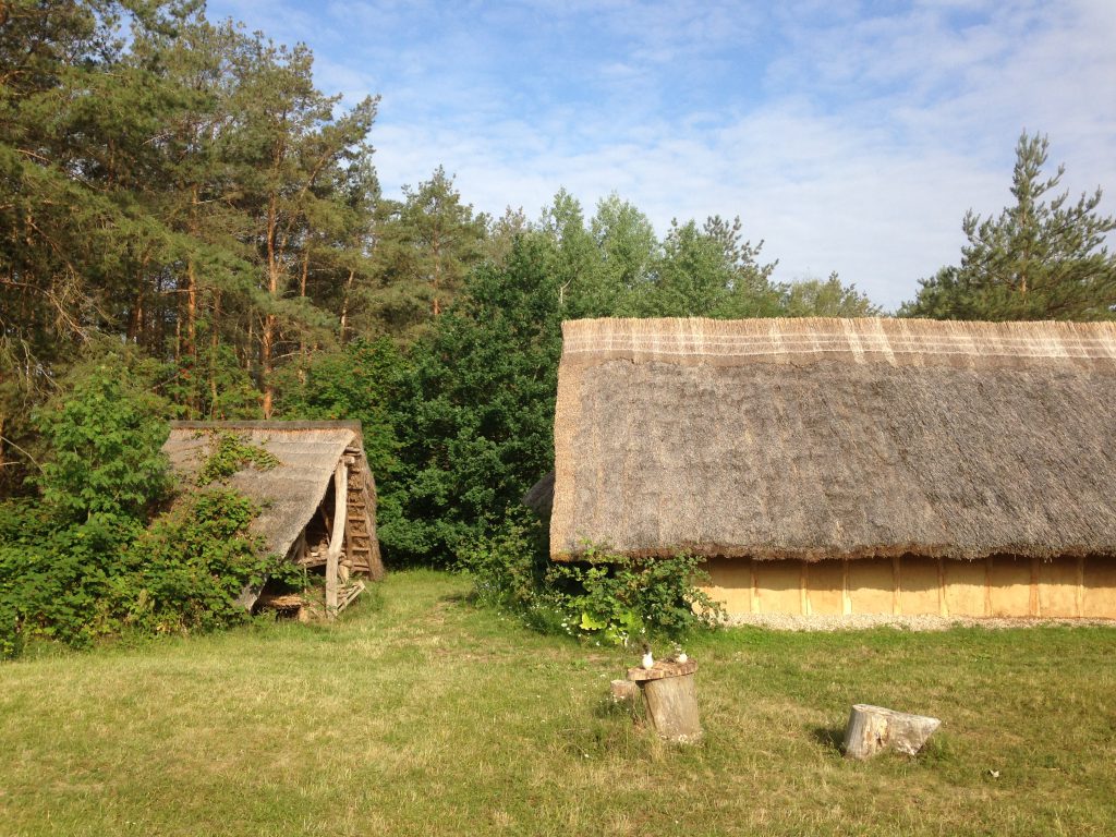 Eingang Langhaus der Schönfelder Kultur